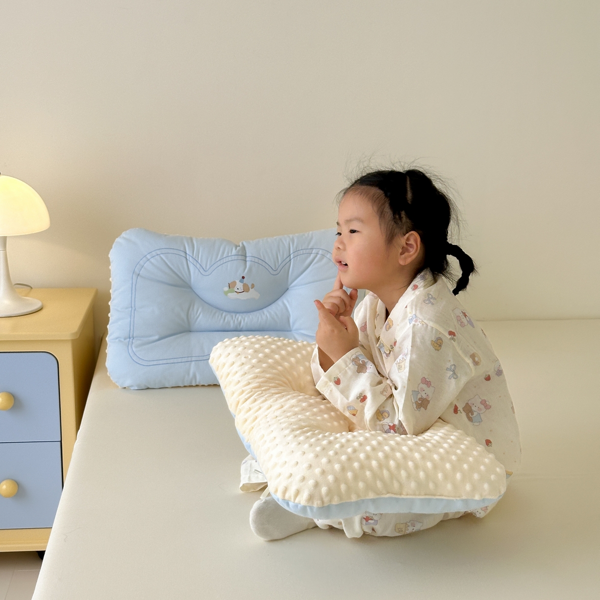 91家纺网 家纺一手货源 找家纺 北鸣有鱼枕芯馆 2025新款苹果狗系列100S全棉豆豆枕枕头枕芯 全棉苹果狗蓝色-30x50cm