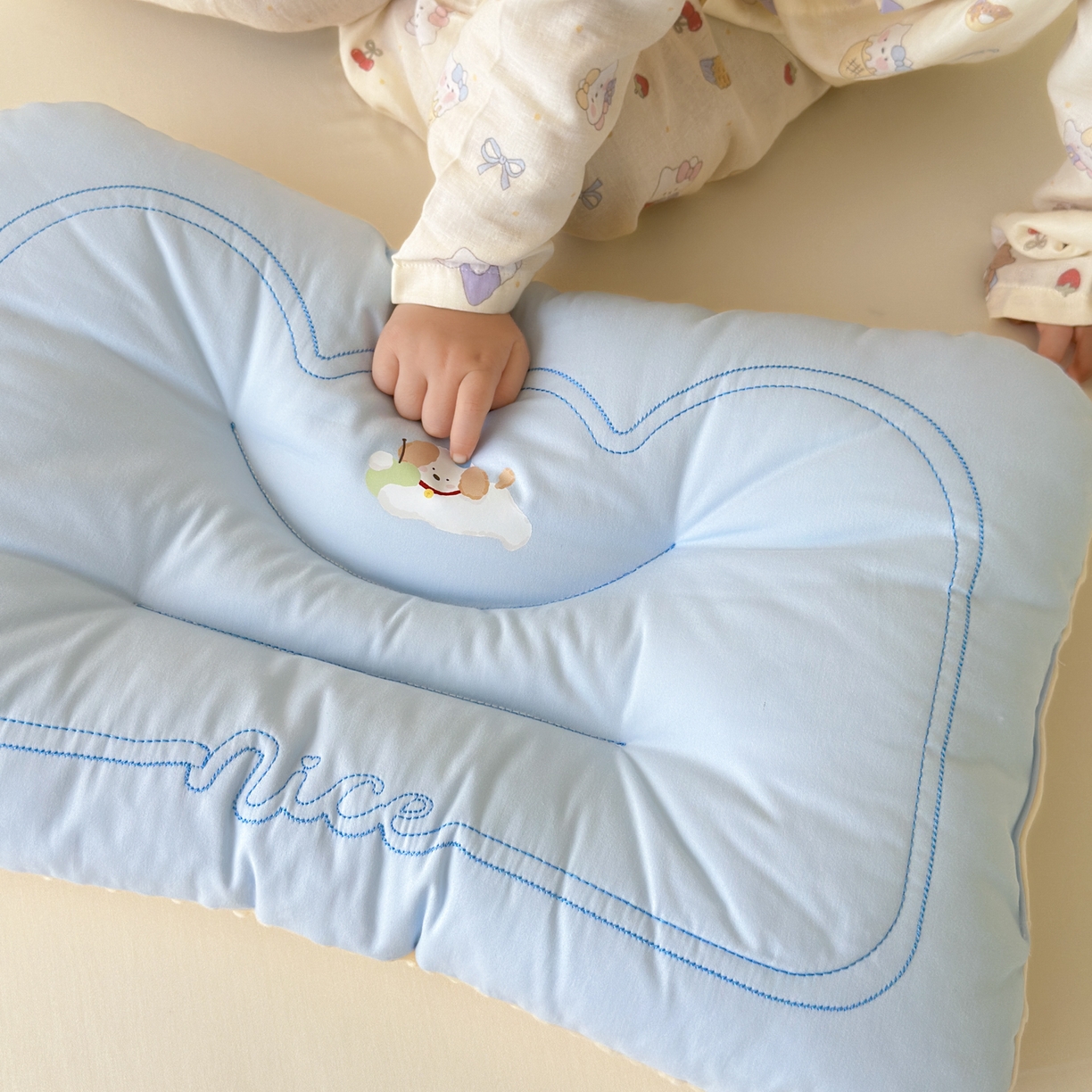 91家纺网 家纺一手货源 找家纺 北鸣有鱼枕芯馆 2025新款苹果狗系列100S全棉豆豆枕枕头枕芯 全棉苹果狗蓝色-30x50cm