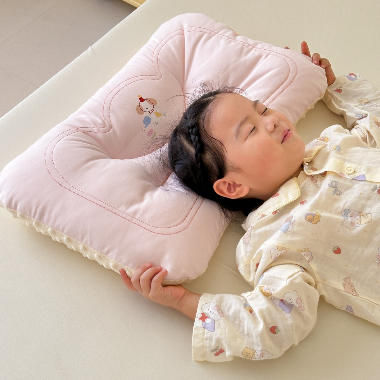 91家纺网 家纺一手货源 找家纺 北鸣有鱼枕芯馆 2025新款苹果狗系列100S全棉豆豆枕枕头枕芯 全棉小花园粉色-40x60cm