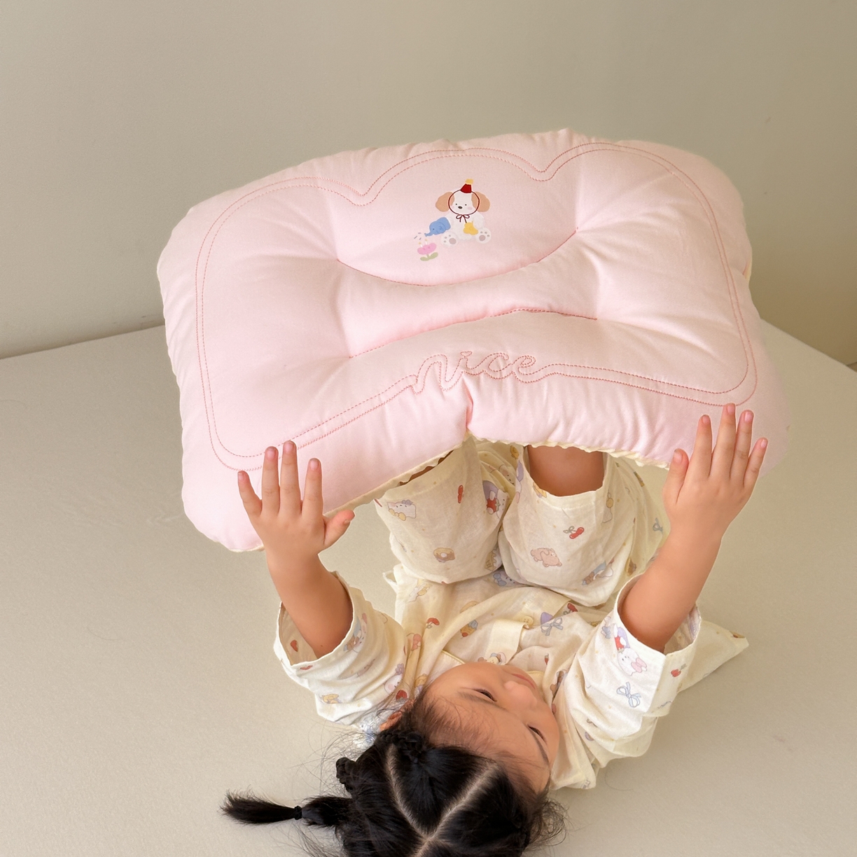 91家纺网 家纺一手货源 找家纺 北鸣有鱼枕芯馆 2025新款苹果狗系列100S全棉豆豆枕枕头枕芯 全棉小花园粉色-40x60cm