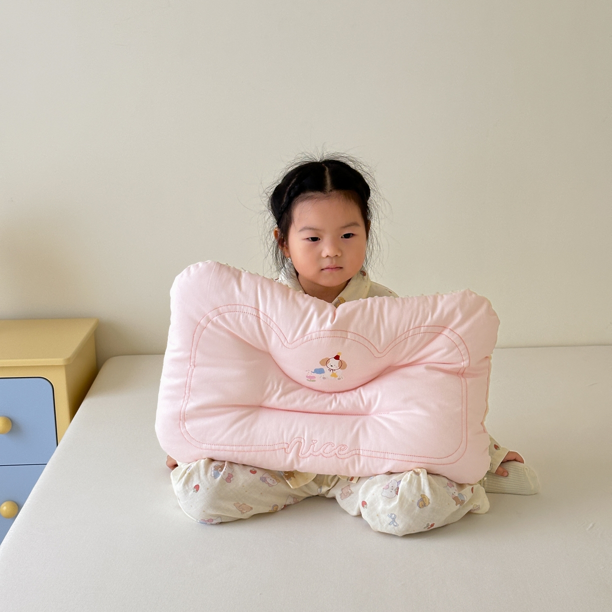 91家纺网 家纺一手货源 找家纺 北鸣有鱼枕芯馆 2025新款苹果狗系列100S全棉豆豆枕枕头枕芯 全棉小花园粉色-40x60cm