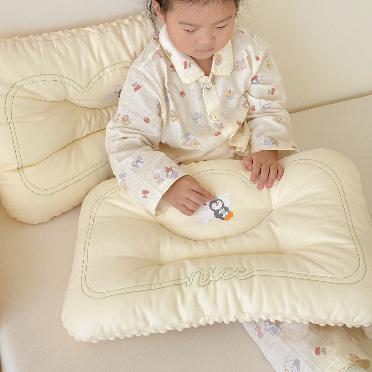 91家纺网 家纺一手货源 找家纺 北鸣有鱼枕芯馆 2025新款苹果狗系列100S全棉豆豆枕枕头枕芯 全棉小伙伴黄色-40x60cm