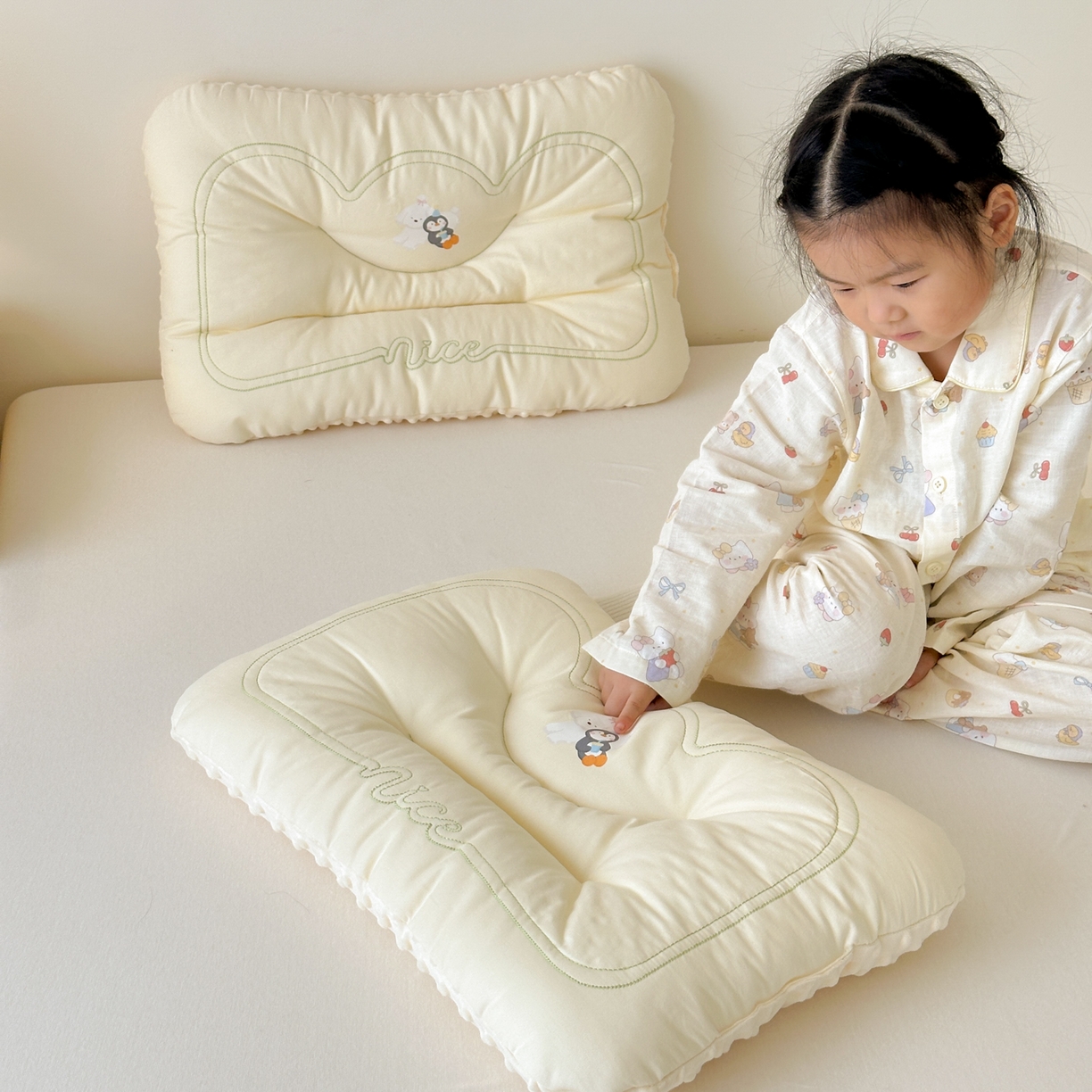 91家纺网 家纺一手货源 找家纺 北鸣有鱼枕芯馆 2025新款苹果狗系列100S全棉豆豆枕枕头枕芯 全棉小伙伴黄色-40x60cm