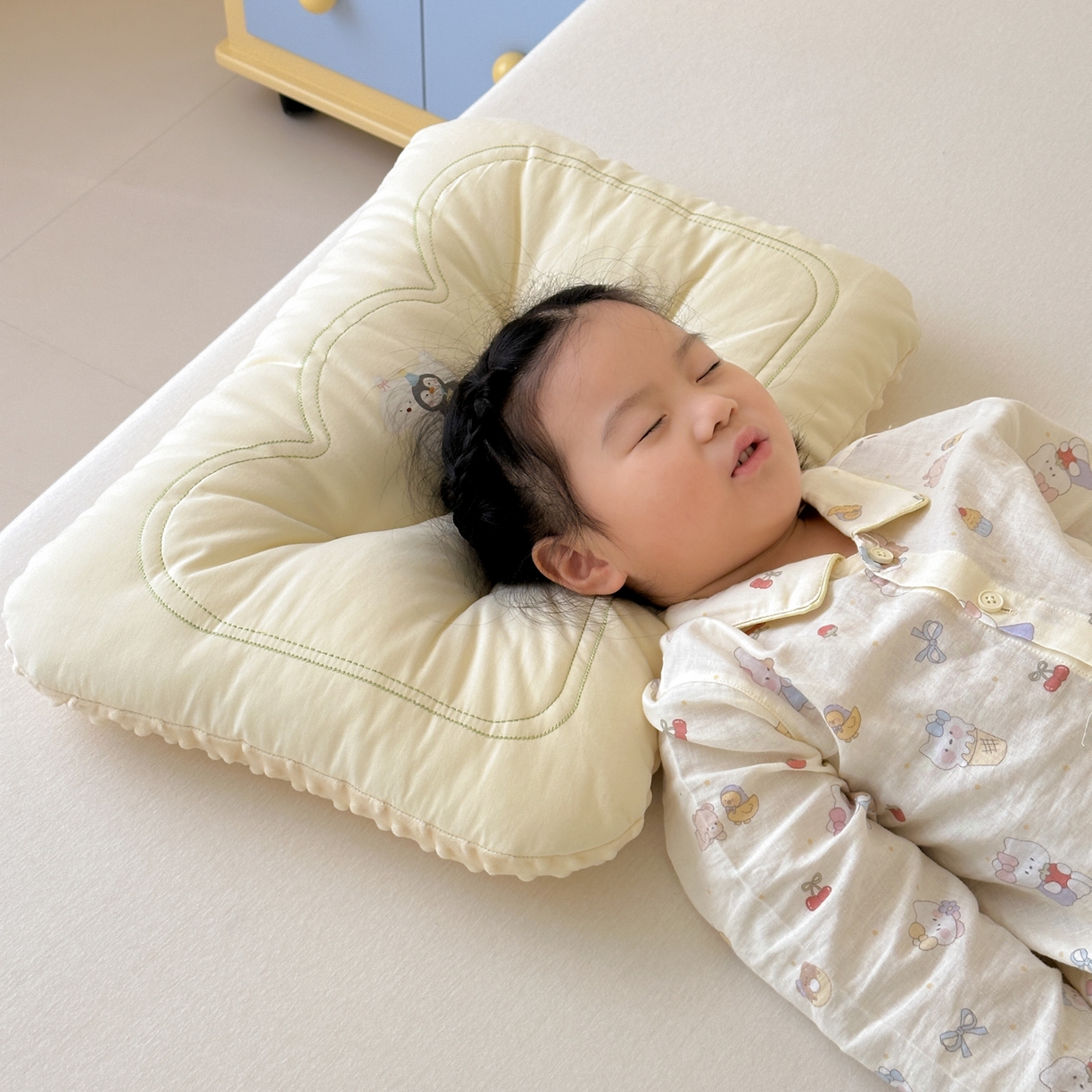 91家纺网 家纺一手货源 找家纺 北鸣有鱼枕芯馆 2025新款苹果狗系列100S全棉豆豆枕枕头枕芯 全棉小伙伴黄色-40x60cm