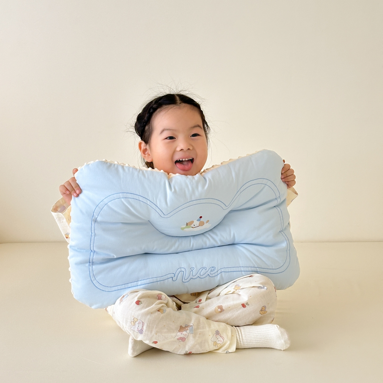 91家纺网 家纺一手货源 找家纺 北鸣有鱼枕芯馆 2025新款苹果狗系列100S全棉豆豆枕枕头枕芯 全棉苹果狗蓝色-40x60cm