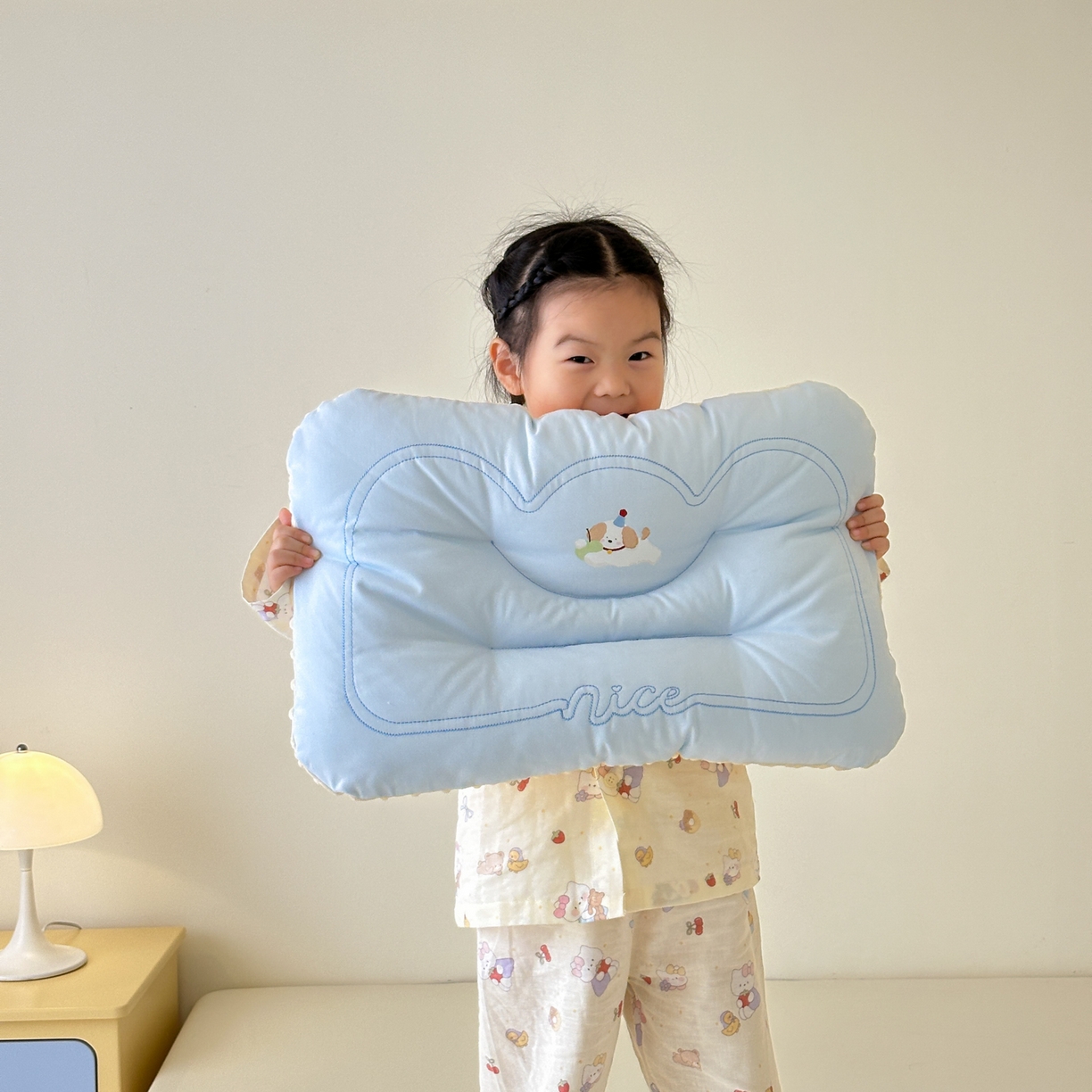 91家纺网 家纺一手货源 找家纺 北鸣有鱼枕芯馆 2025新款苹果狗系列100S全棉豆豆枕枕头枕芯 全棉苹果狗蓝色-40x60cm