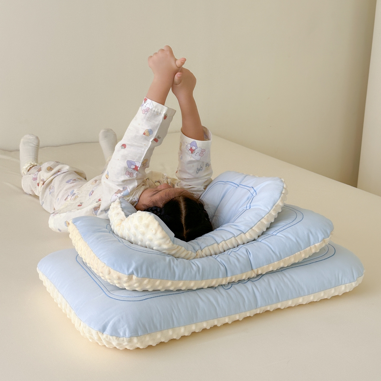 91家纺网 家纺一手货源 找家纺 北鸣有鱼枕芯馆 2025新款苹果狗系列100S全棉豆豆枕枕头枕芯 全棉苹果狗蓝色-40x60cm