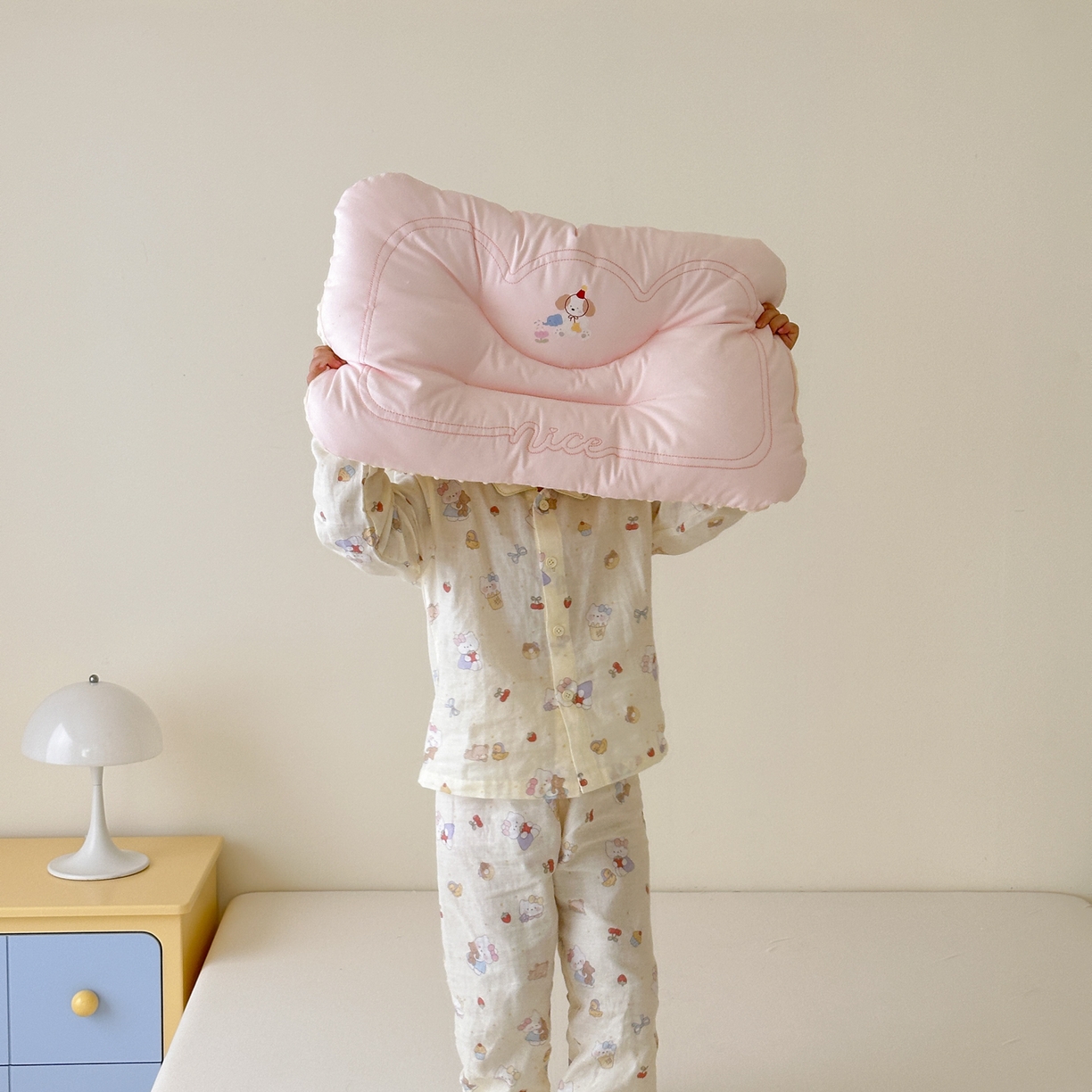 91家纺网 家纺一手货源 找家纺 北鸣有鱼枕芯馆 2025新款苹果狗系列100S全棉豆豆枕枕头枕芯 全棉小花园粉色-45x70cm