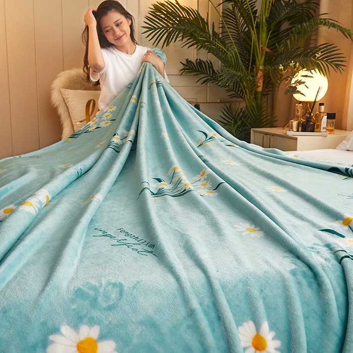 91家纺网 家纺一手货源 找家纺 益利多 2026新款160克法莱绒毛毯水晶绒外贸跨境盖毯珊瑚绒可单个压缩 陌上花开