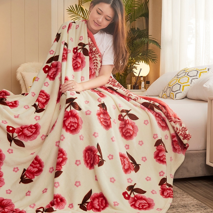 91家纺网 家纺一手货源 找家纺 益利多 2026新款160克法莱绒毛毯水晶绒外贸跨境盖毯珊瑚绒可单个压缩 浓情花语