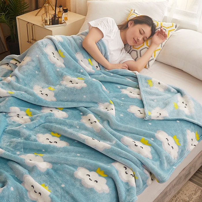 91家纺网 家纺一手货源 找家纺 益利多 2026新款160克法莱绒毛毯水晶绒外贸跨境盖毯珊瑚绒可单个压缩 柔软的云