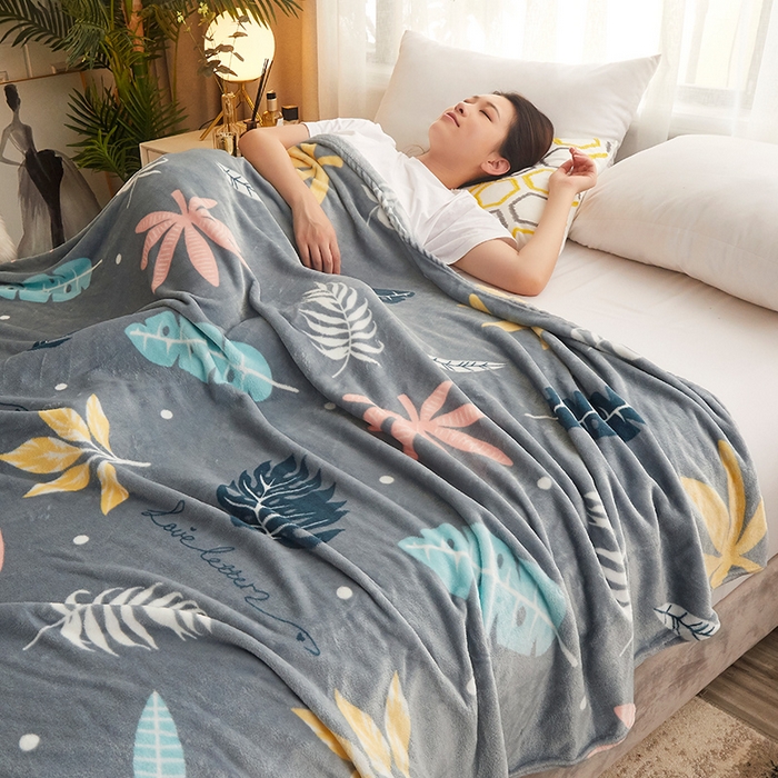 91家纺网 家纺一手货源 找家纺 益利多 2026新款160克法莱绒毛毯水晶绒外贸跨境盖毯珊瑚绒可单个压缩 叶语