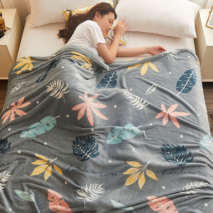 91家纺网 家纺一手货源 找家纺 益利多 2026新款160克法莱绒毛毯水晶绒外贸跨境盖毯珊瑚绒可单个压缩 叶语