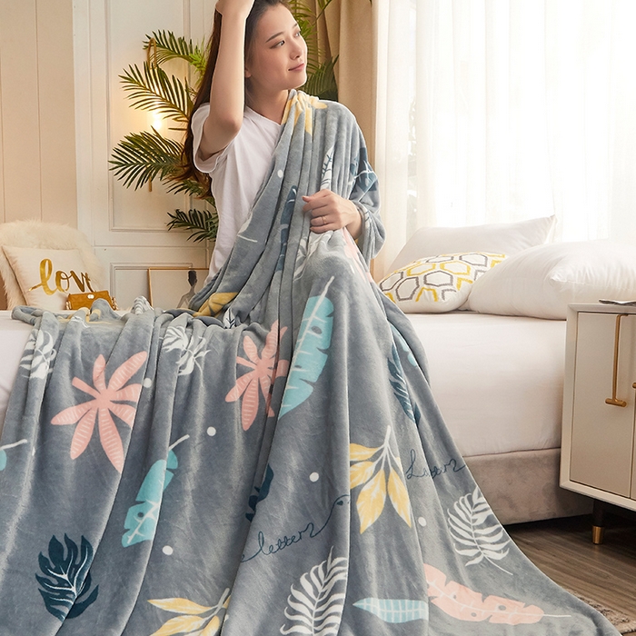 91家纺网 家纺一手货源 找家纺 益利多 2026新款160克法莱绒毛毯水晶绒外贸跨境盖毯珊瑚绒可单个压缩 叶语