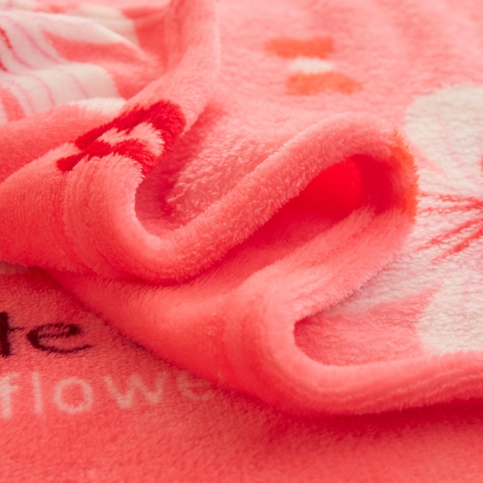 91家纺网 家纺一手货源 找家纺 益利多 2026新款160克法莱绒毛毯水晶绒外贸跨境盖毯珊瑚绒可单个压缩 绽放