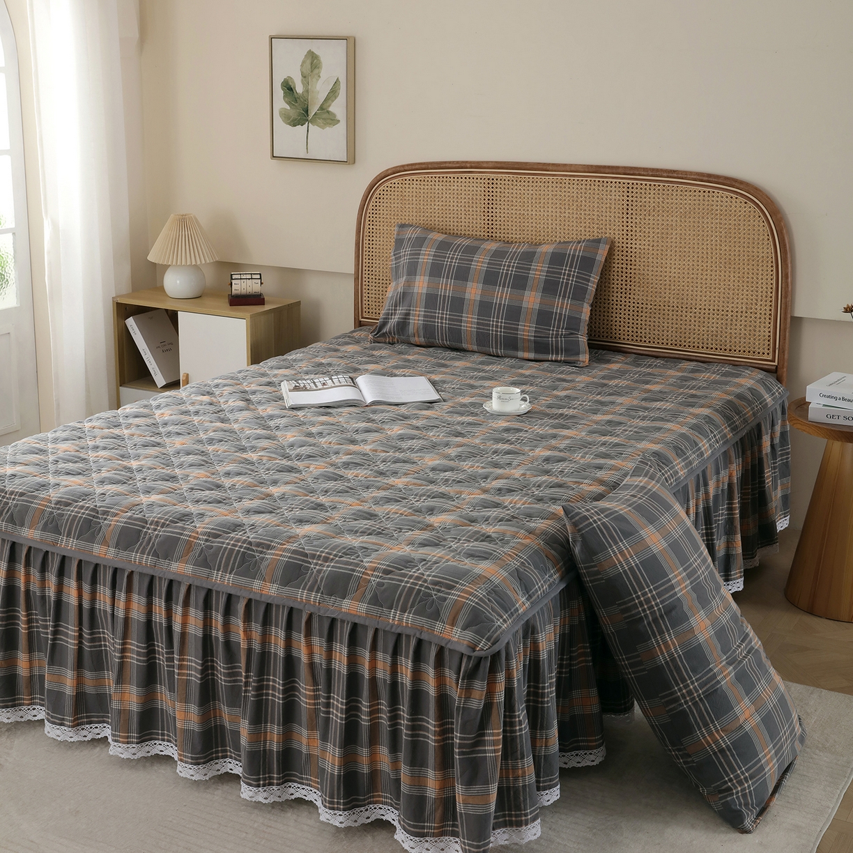 91家纺网 家纺一手货源 找家纺 益利多 2026新款全棉色织水洗棉夹棉绗缝床裙纯棉日式良品格子 澄灰