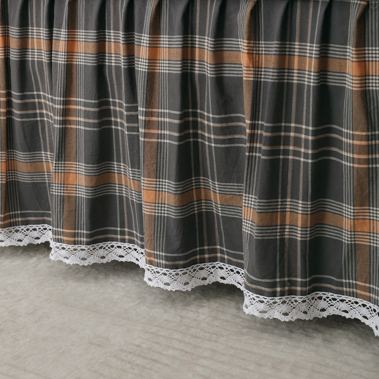 91家纺网 家纺一手货源 找家纺 益利多 2026新款全棉色织水洗棉夹棉绗缝床裙纯棉日式良品格子 澄灰