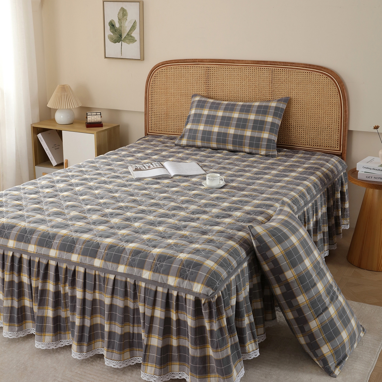 91家纺网 家纺一手货源 找家纺 益利多 2026新款全棉色织水洗棉夹棉绗缝床裙纯棉日式良品格子 初春格-灰