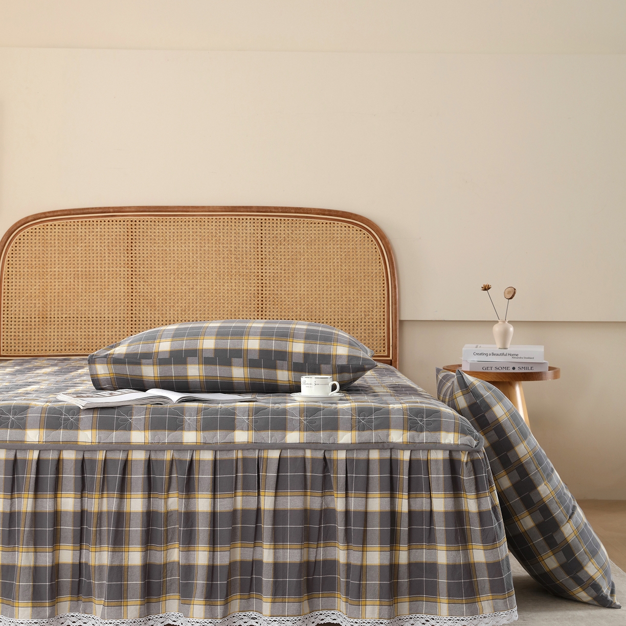 91家纺网 家纺一手货源 找家纺 益利多 2026新款全棉色织水洗棉夹棉绗缝床裙纯棉日式良品格子 初春格-灰