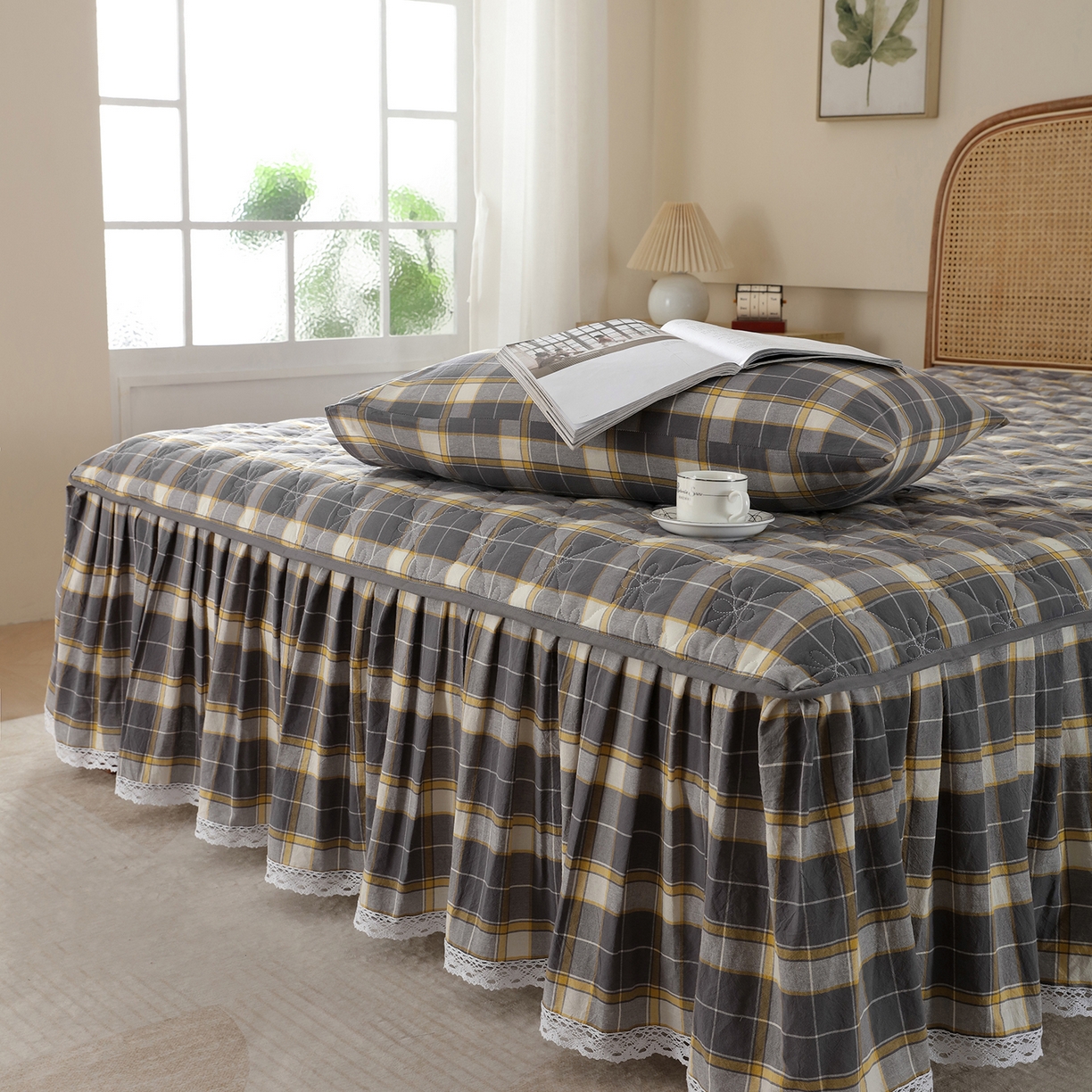 91家纺网 家纺一手货源 找家纺 益利多 2026新款全棉色织水洗棉夹棉绗缝床裙纯棉日式良品格子 初春格-灰