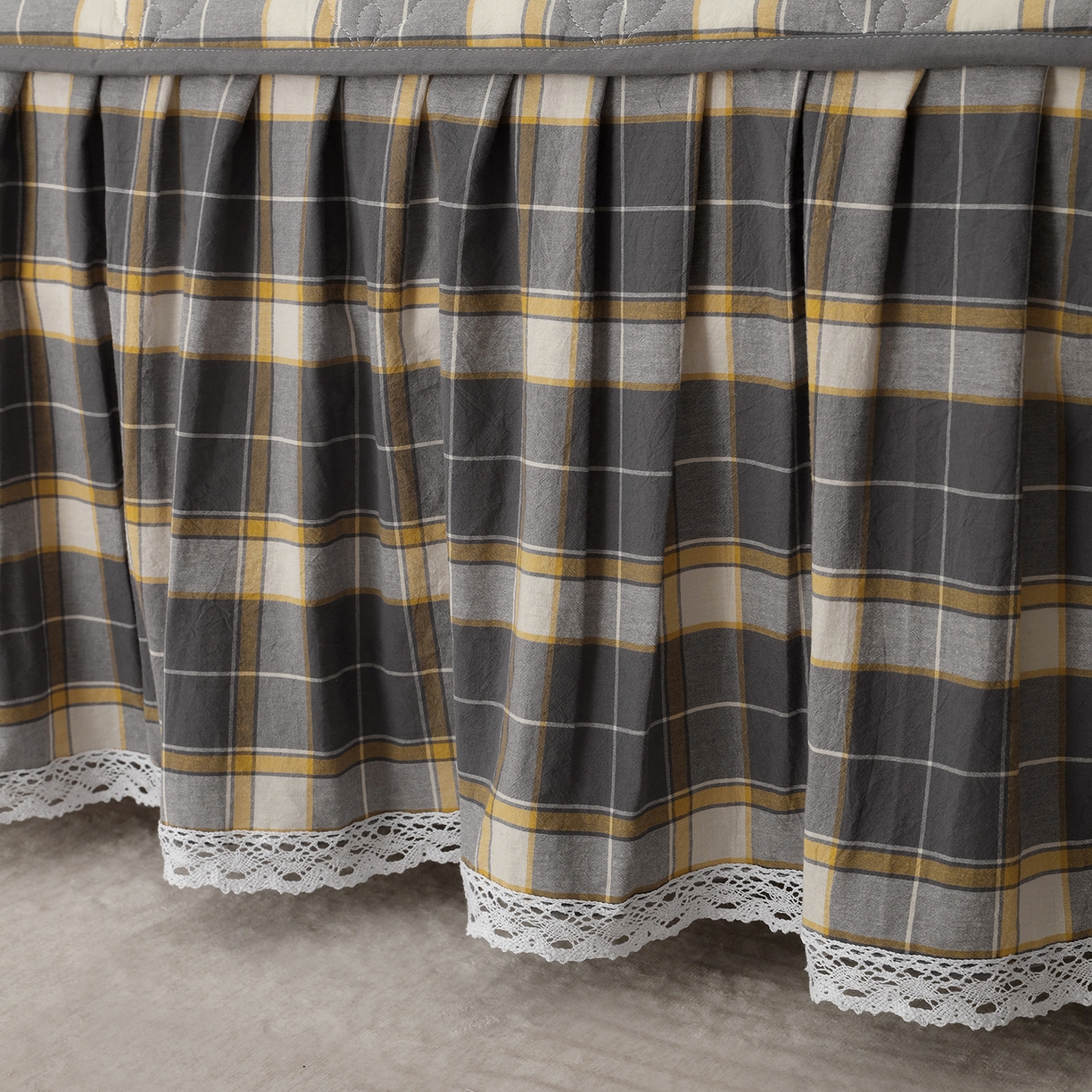 91家纺网 家纺一手货源 找家纺 益利多 2026新款全棉色织水洗棉夹棉绗缝床裙纯棉日式良品格子 初春格-灰