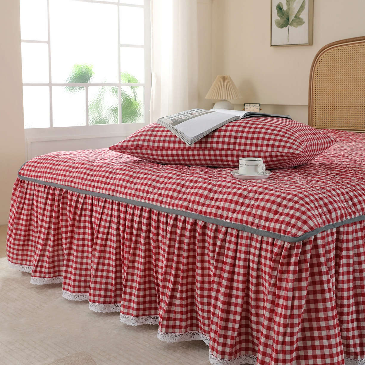 91家纺网 家纺一手货源 找家纺 益利多 2026新款全棉色织水洗棉夹棉绗缝床裙纯棉日式良品格子 红小格