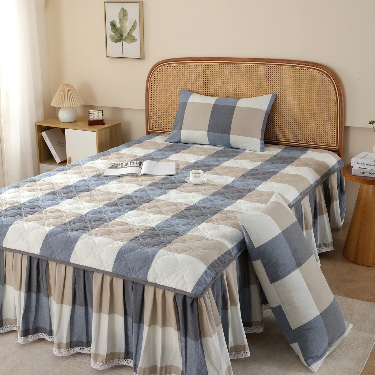 91家纺网 家纺一手货源 找家纺 益利多 2026新款全棉色织水洗棉夹棉绗缝床裙纯棉日式良品格子 蓝大格