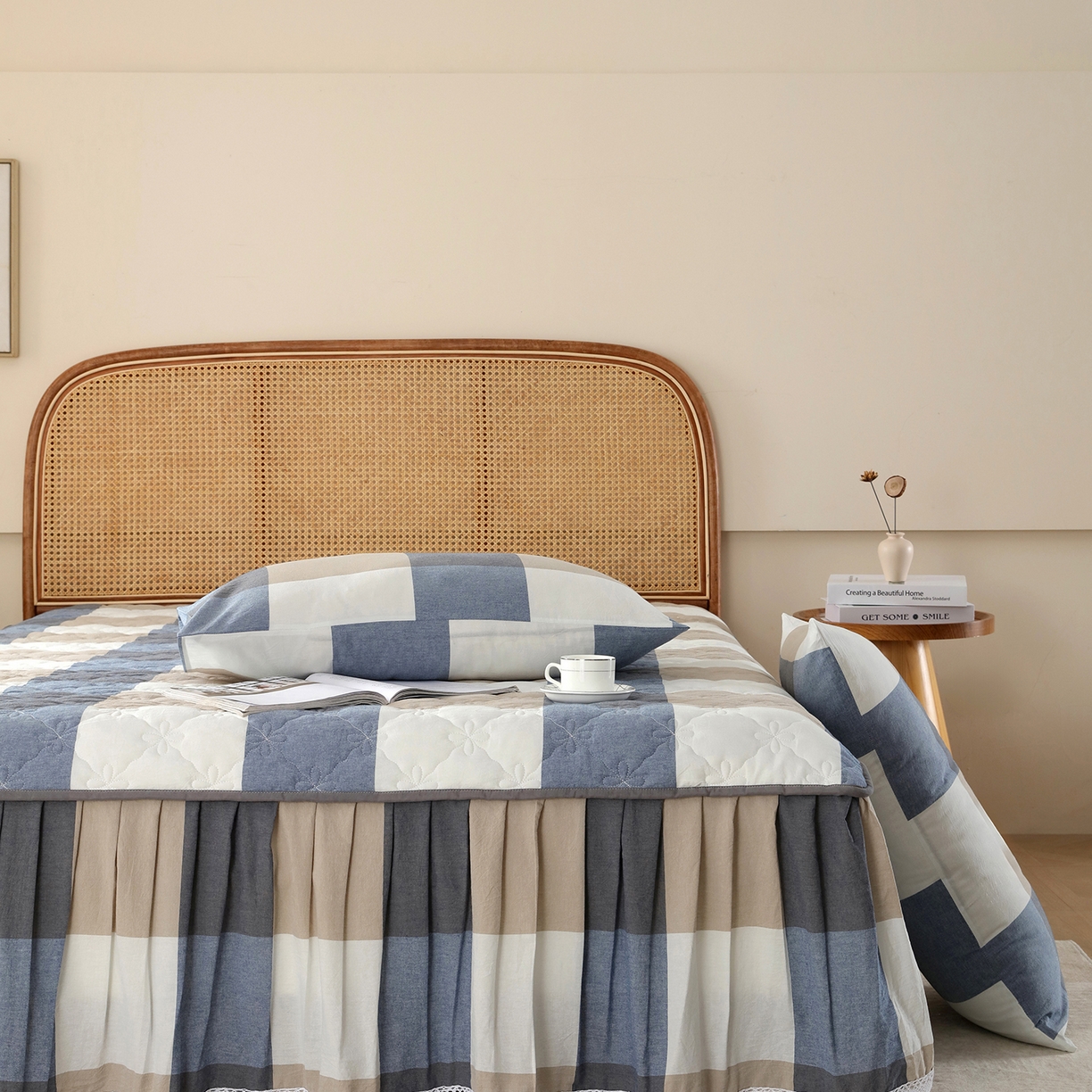 91家纺网 家纺一手货源 找家纺 益利多 2026新款全棉色织水洗棉夹棉绗缝床裙纯棉日式良品格子 蓝大格