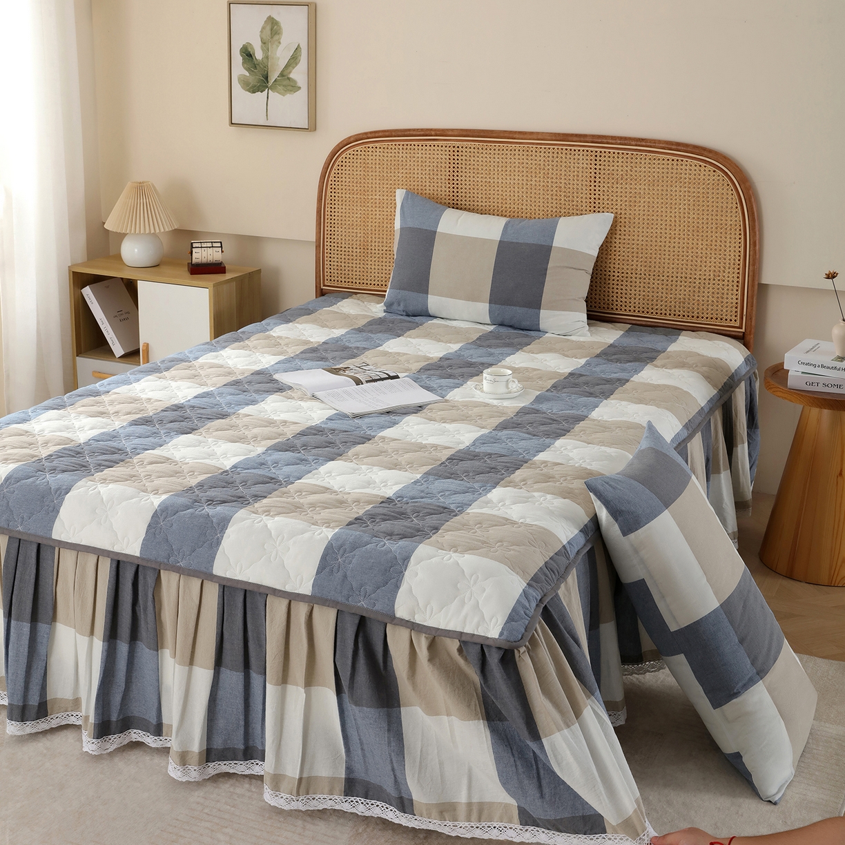 91家纺网 家纺一手货源 找家纺 益利多 2026新款全棉色织水洗棉夹棉绗缝床裙纯棉日式良品格子 蓝大格