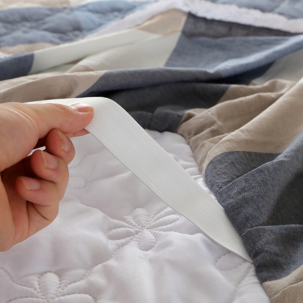 91家纺网 家纺一手货源 找家纺 益利多 2026新款全棉色织水洗棉夹棉绗缝床裙纯棉日式良品格子 蓝大格