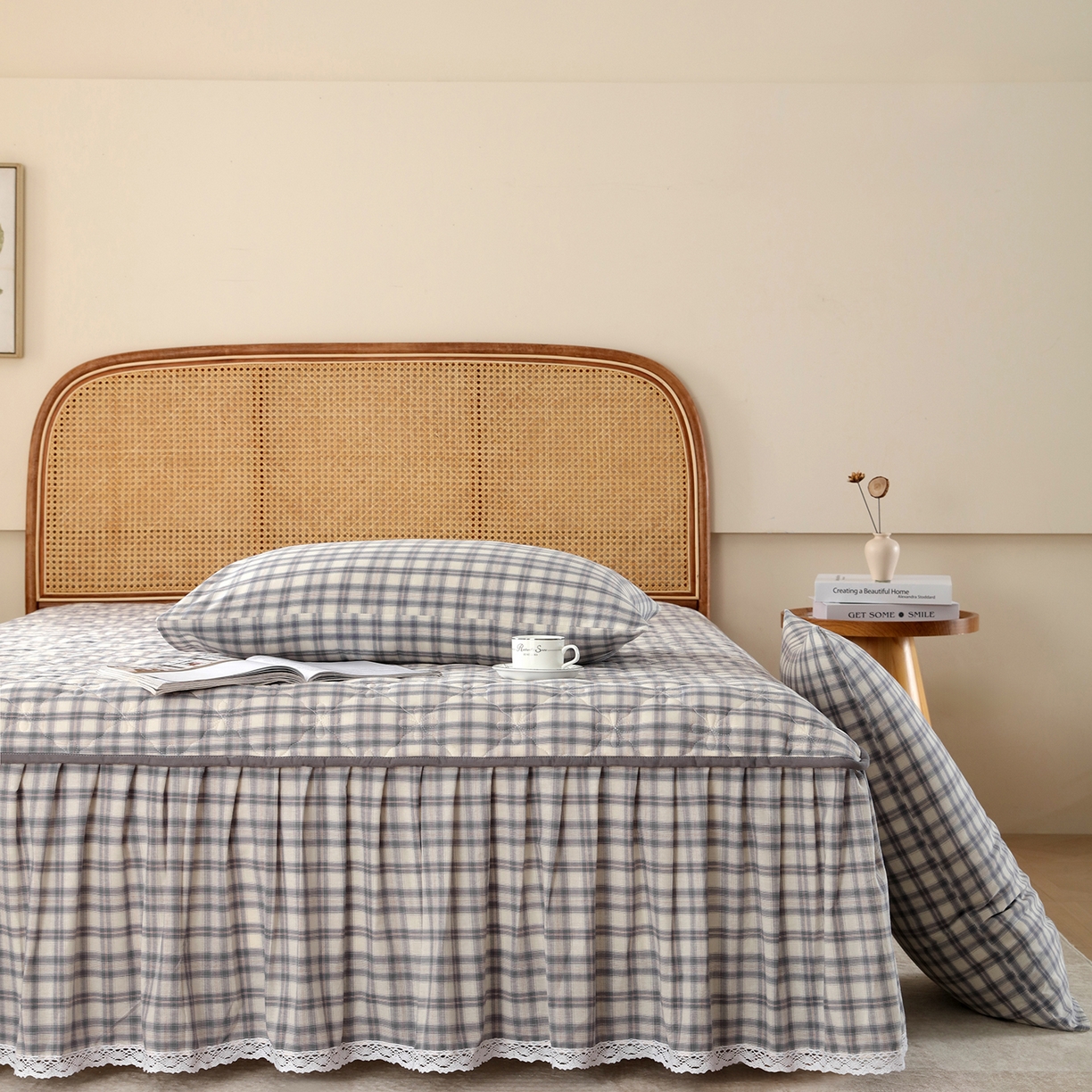 91家纺网 家纺一手货源 找家纺 益利多 2026新款全棉色织水洗棉夹棉绗缝床裙纯棉日式良品格子 尚彩灰