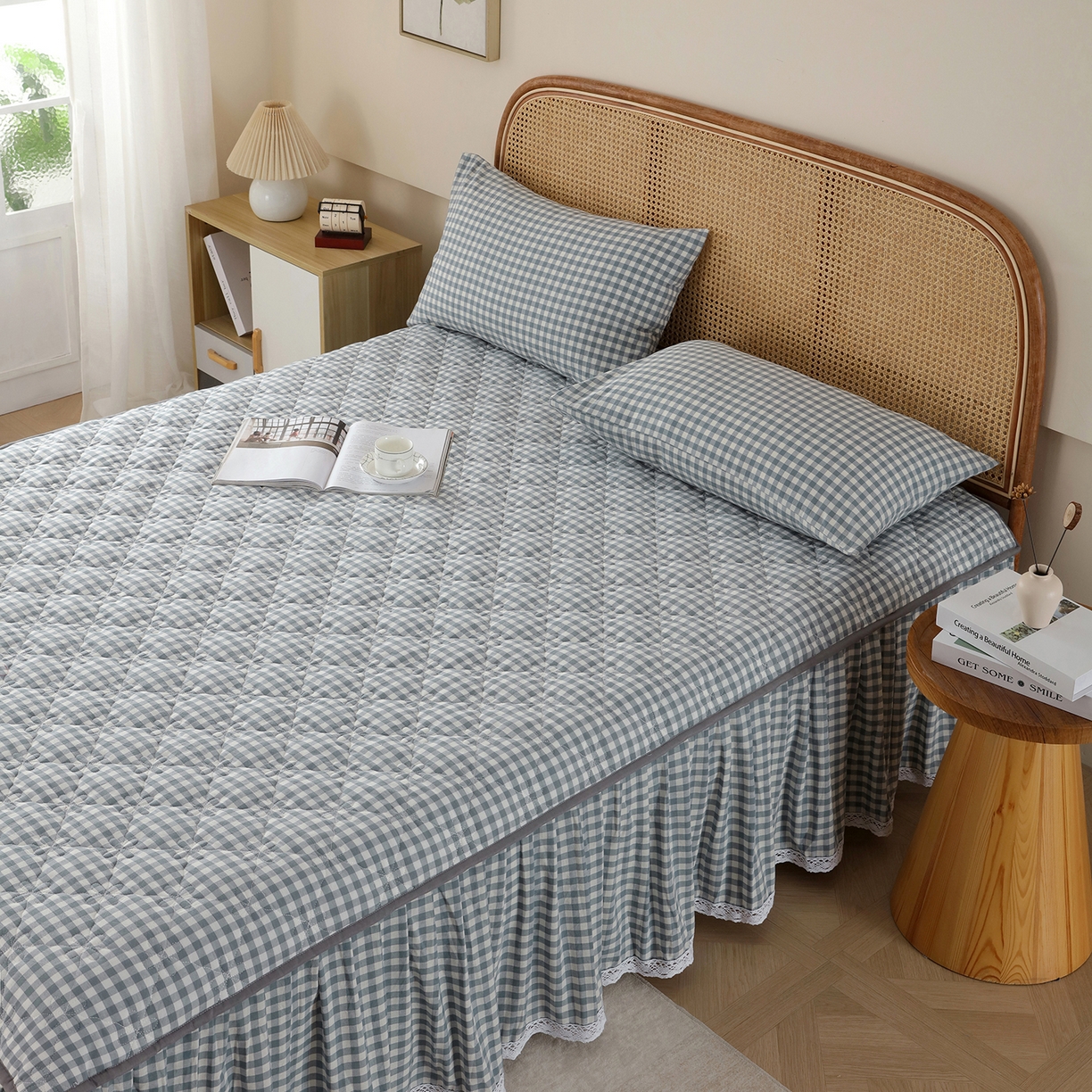 91家纺网 家纺一手货源 找家纺 益利多 2026新款全棉色织水洗棉夹棉绗缝床裙纯棉日式良品格子 水蓝小格