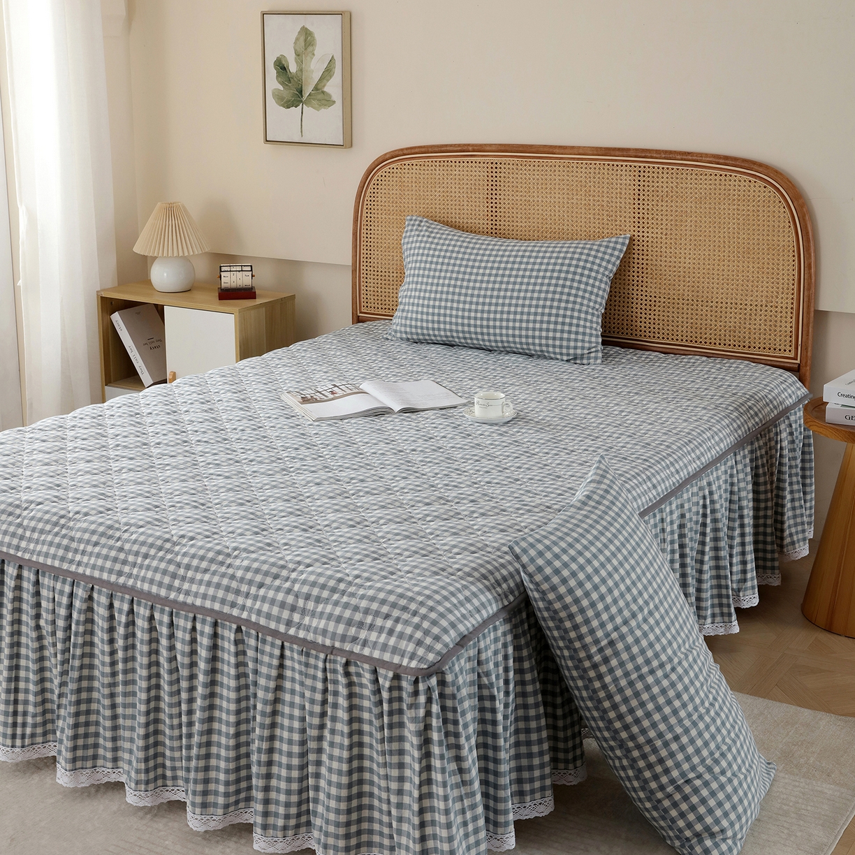 91家纺网 家纺一手货源 找家纺 益利多 2026新款全棉色织水洗棉夹棉绗缝床裙纯棉日式良品格子 水蓝小格