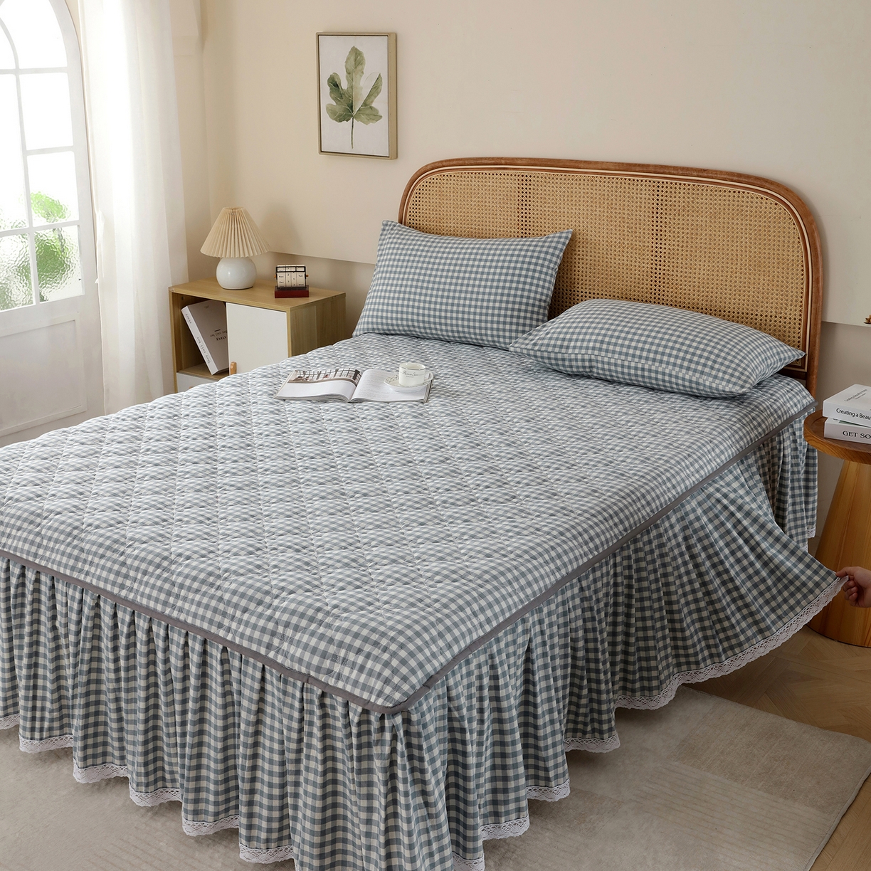 91家纺网 家纺一手货源 找家纺 益利多 2026新款全棉色织水洗棉夹棉绗缝床裙纯棉日式良品格子 水蓝小格