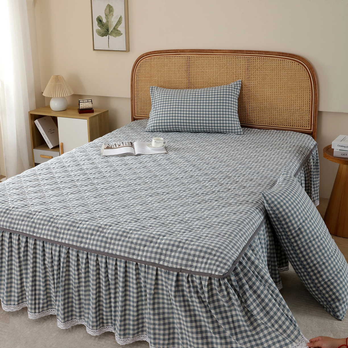 91家纺网 家纺一手货源 找家纺 益利多 2026新款全棉色织水洗棉夹棉绗缝床裙纯棉日式良品格子 水蓝小格