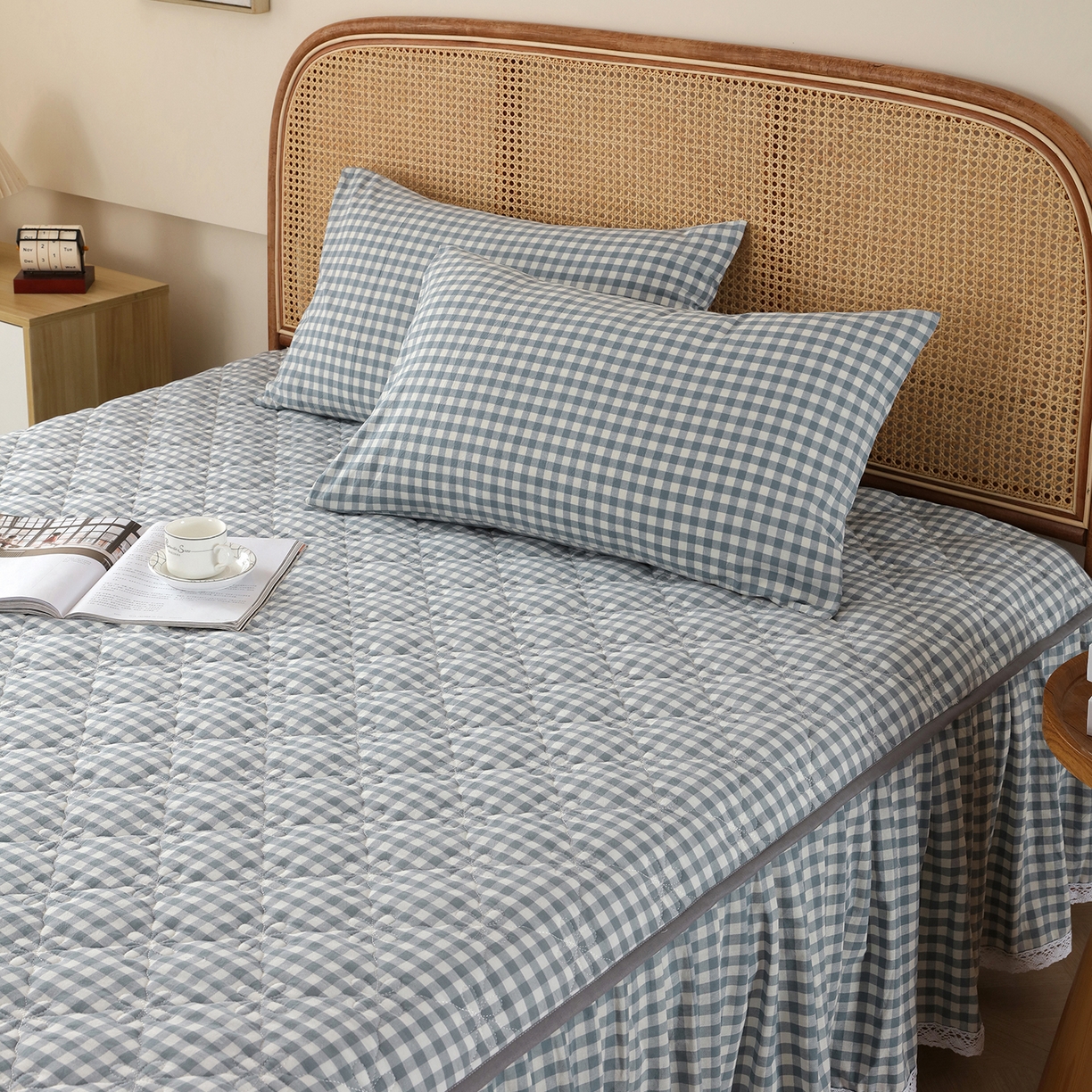 91家纺网 家纺一手货源 找家纺 益利多 2026新款全棉色织水洗棉夹棉绗缝床裙纯棉日式良品格子 水蓝小格