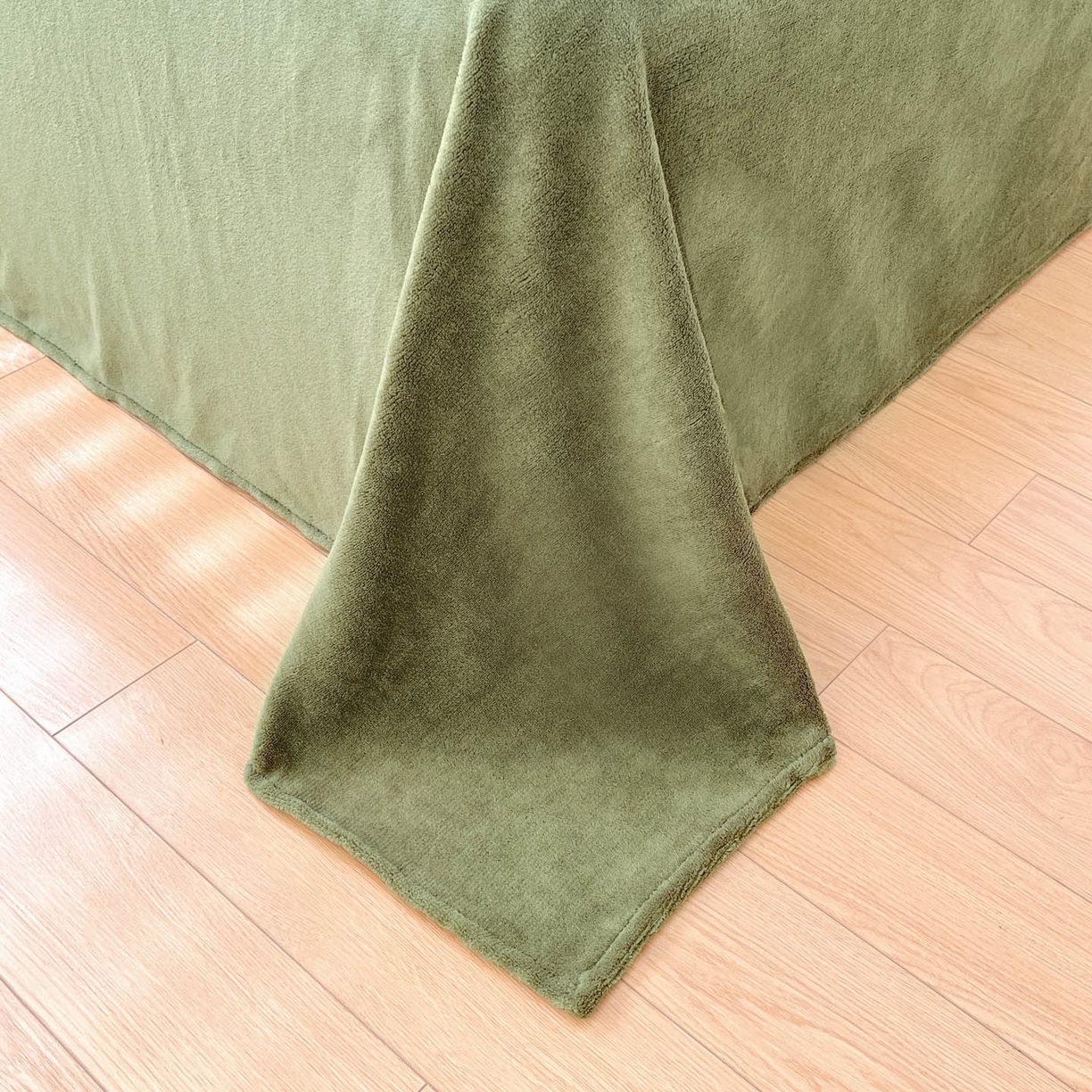 91家纺网 家纺一手货源 找家纺 （总）羚羊语家纺 2025新款230克全消光雕花绒牛奶绒兔毛球四件套轻奢风立体着色烂花牛奶绒提花加厚保暖床单床笠三件套