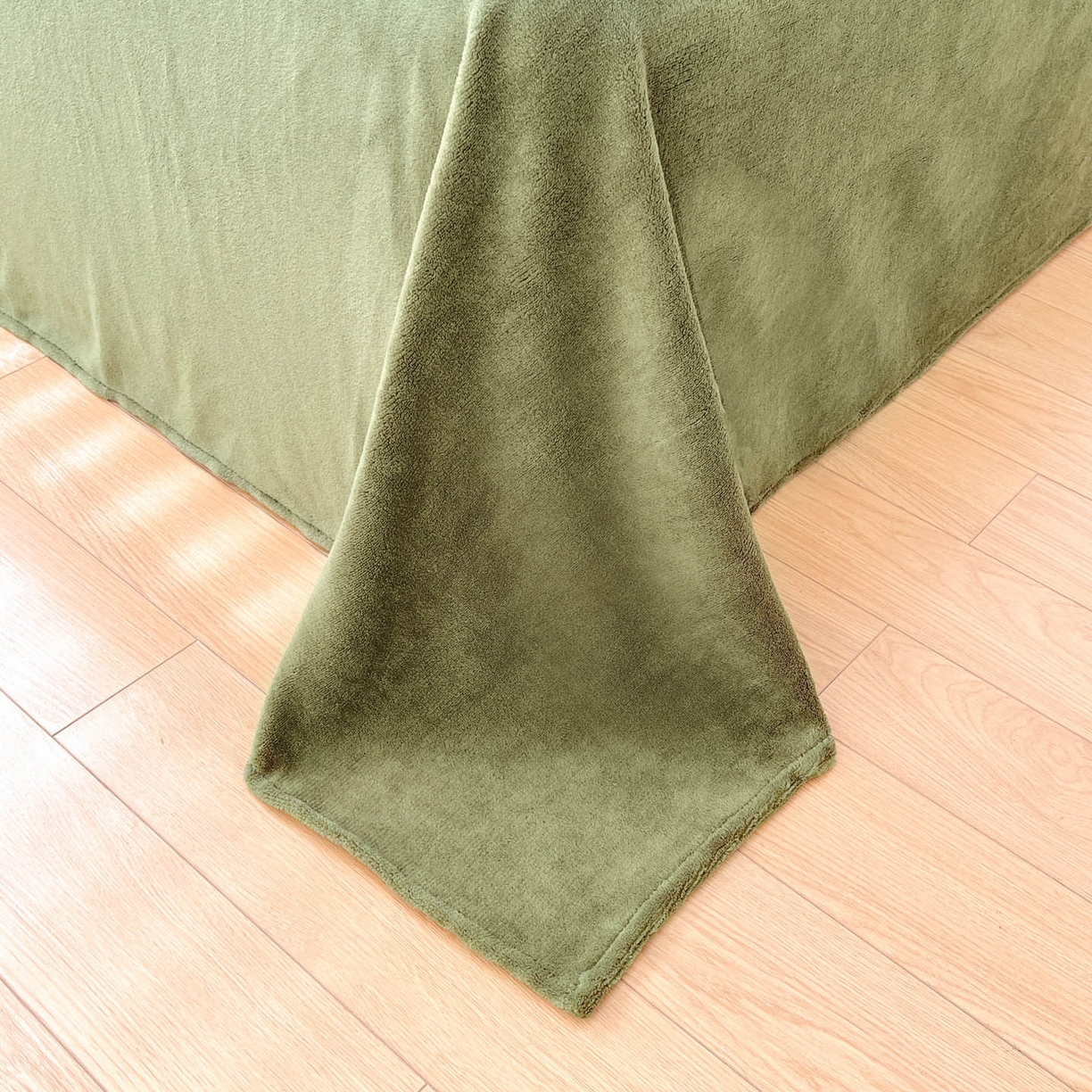 91家纺网 家纺一手货源 找家纺 羚羊语家纺 2025新款230克全消光雕花绒牛奶绒兔毛球四件套轻奢风立体着色烂花牛奶绒提花加厚保暖床单床笠三件套 蜜绒绒-山岚色