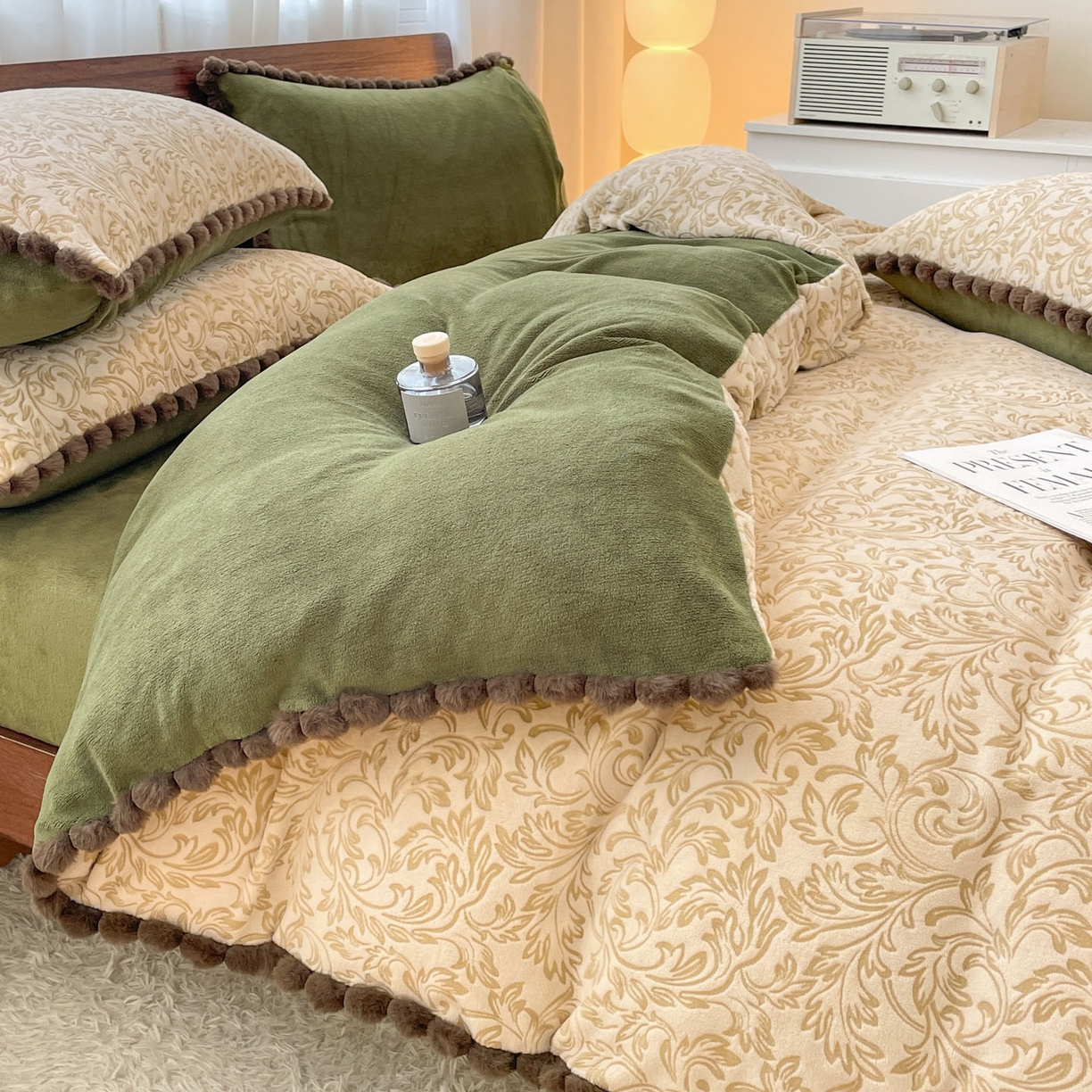 91家纺网 家纺一手货源 找家纺 （总）羚羊语家纺 2025新款230克全消光雕花绒牛奶绒兔毛球四件套轻奢风立体着色烂花牛奶绒提花加厚保暖床单床笠三件套