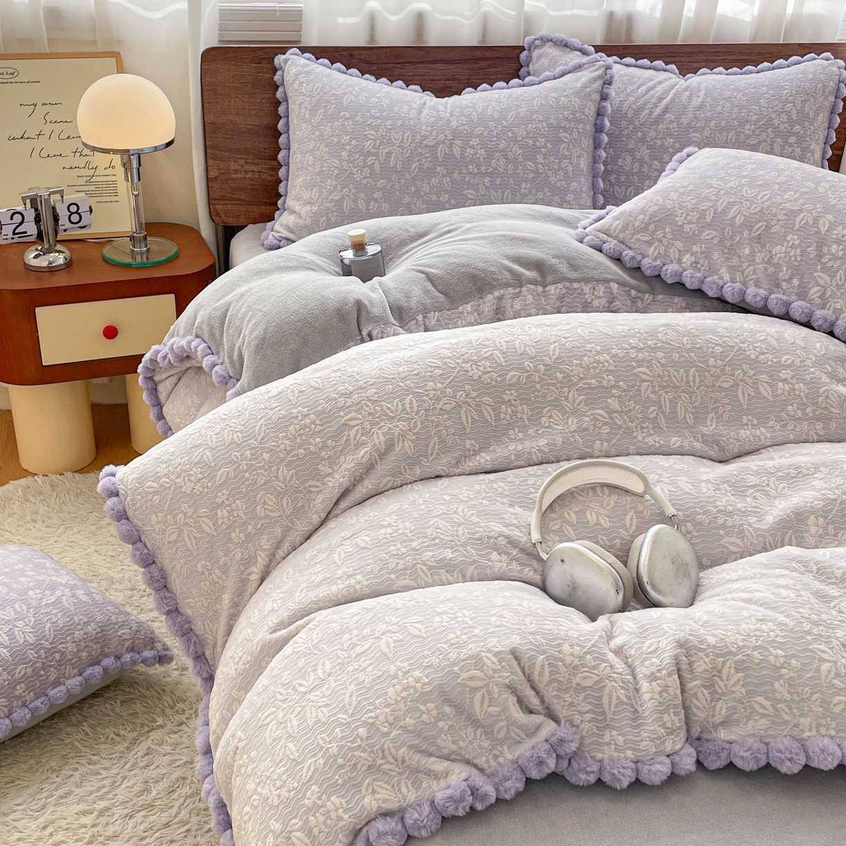 91家纺网 家纺一手货源 找家纺 羚羊语家纺 2025新款230克全消光雕花绒牛奶绒兔毛球四件套轻奢风立体着色烂花牛奶绒提花加厚保暖床单床笠三件套 蜜绒绒-星云紫