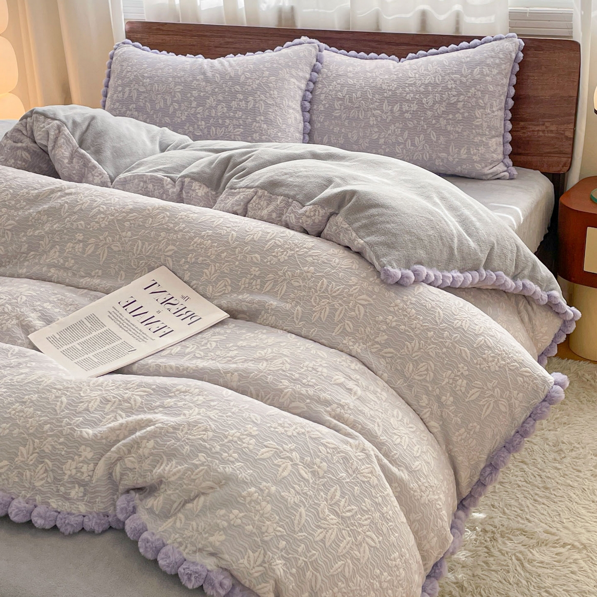 91家纺网 家纺一手货源 找家纺 羚羊语家纺 2025新款230克全消光雕花绒牛奶绒兔毛球四件套轻奢风立体着色烂花牛奶绒提花加厚保暖床单床笠三件套 蜜绒绒-星云紫