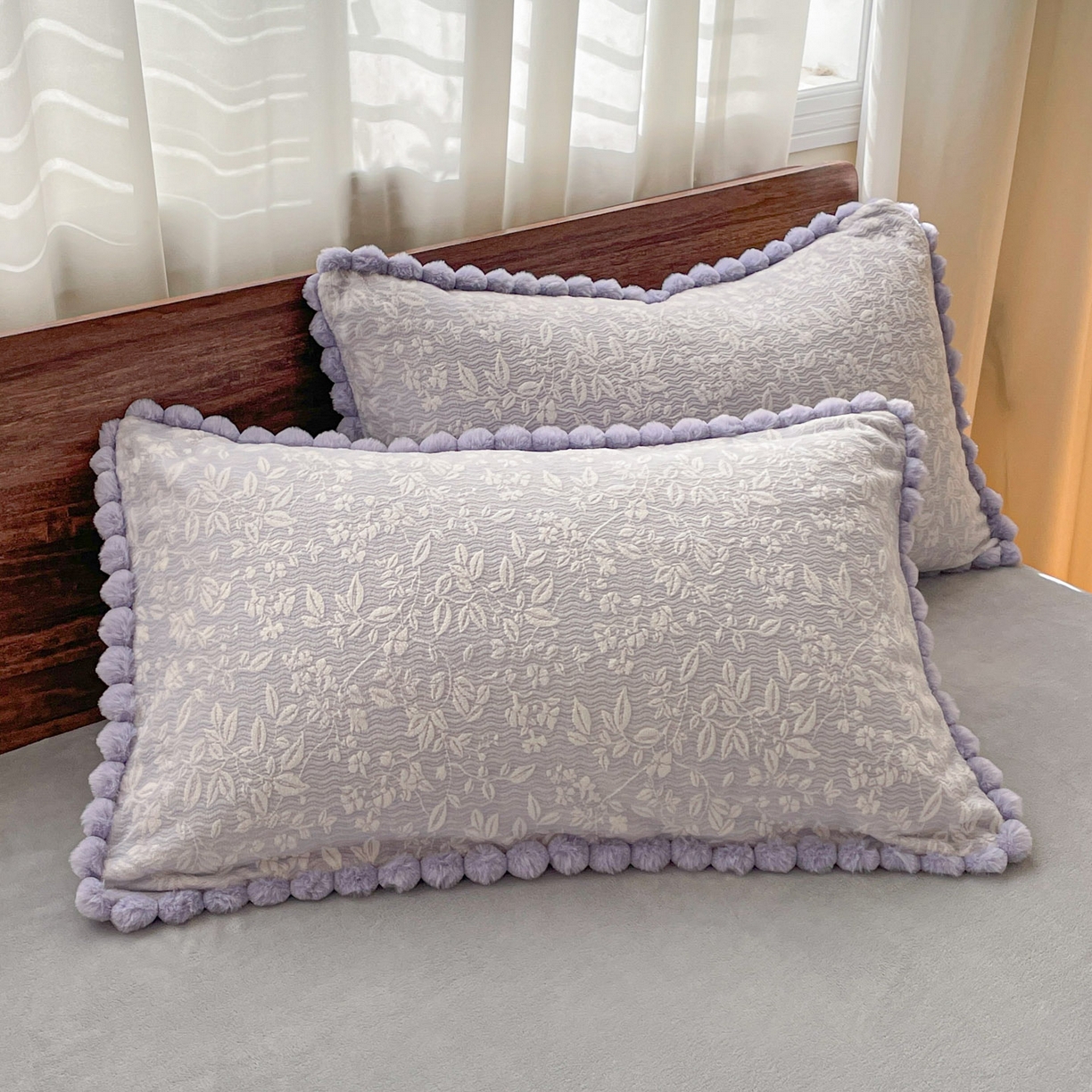 91家纺网 家纺一手货源 找家纺 羚羊语家纺 2025新款230克全消光雕花绒牛奶绒兔毛球四件套轻奢风立体着色烂花牛奶绒提花加厚保暖床单床笠三件套 蜜绒绒-星云紫