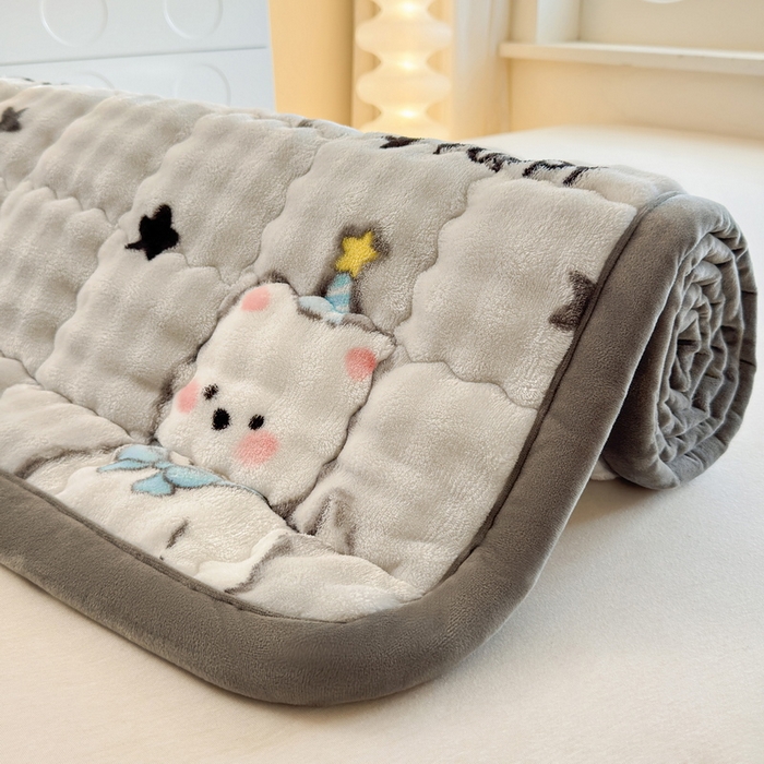 91家纺网 家纺一手货源 找家纺 （总）奇丝雅 2025新款A类牛奶绒泡泡绒床褥床垫床盖兔毛绒家用学生宿舍上下铺寝室褥子软垫床护垫夹棉（大床）场景二