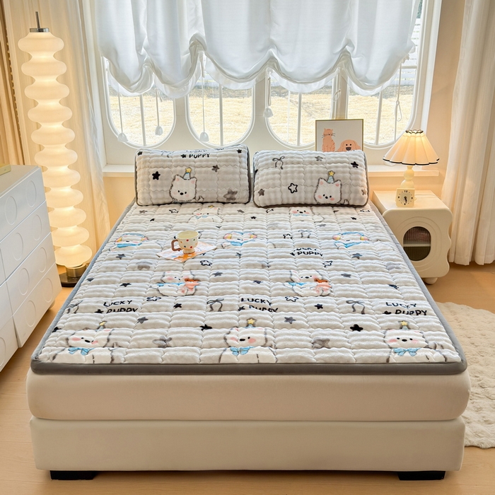 91家纺网 家纺一手货源 找家纺 （总）奇丝雅 2025新款A类牛奶绒泡泡绒床褥床垫床盖兔毛绒家用学生宿舍上下铺寝室褥子软垫床护垫夹棉（大床）场景二