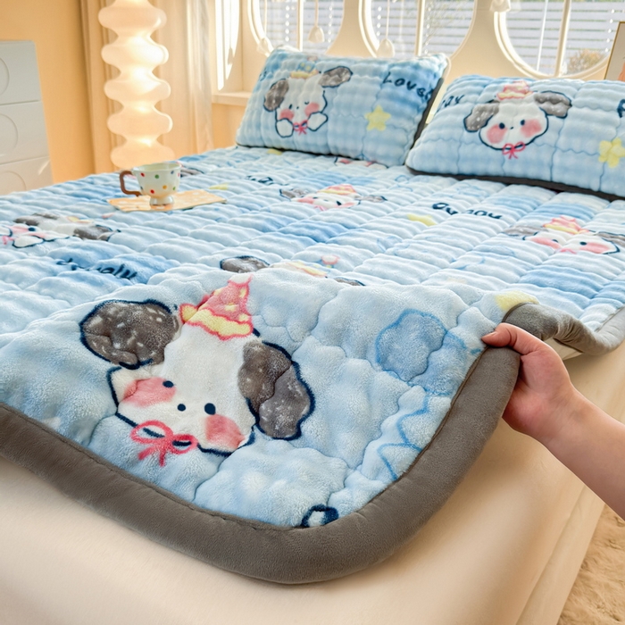 91家纺网 家纺一手货源 找家纺 （总）奇丝雅 2025新款A类牛奶绒泡泡绒床褥床垫床盖兔毛绒家用学生宿舍上下铺寝室褥子软垫床护垫夹棉（大床）场景二