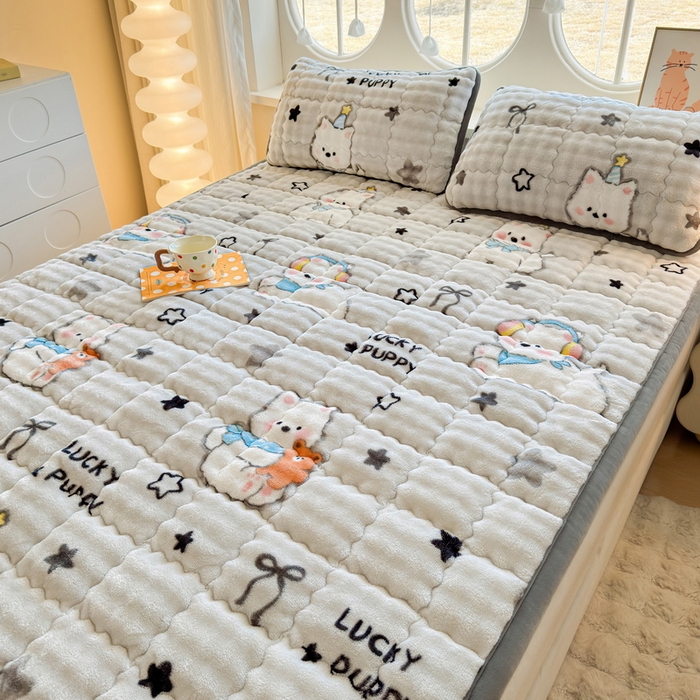 91家纺网 家纺一手货源 找家纺 （总）奇丝雅 2025新款A类牛奶绒泡泡绒床褥床垫床盖兔毛绒家用学生宿舍上下铺寝室褥子软垫床护垫夹棉（大床）场景二