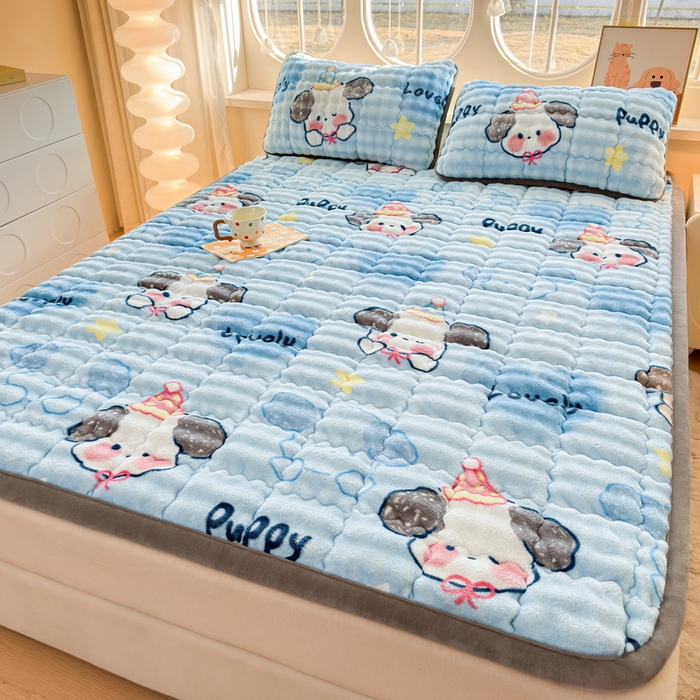 91家纺网 家纺一手货源 找家纺 奇丝雅 2025新款A类牛奶绒泡泡绒床褥床垫床盖兔毛绒家用学生宿舍上下铺寝室褥子软垫床护垫夹棉（大床）场景二 趴趴狗