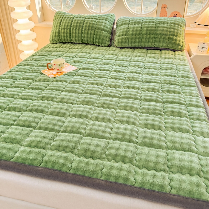 91家纺网 家纺一手货源 找家纺 奇丝雅 2025新款A类牛奶绒泡泡绒床褥床垫床盖兔毛绒家用学生宿舍上下铺寝室褥子软垫床护垫夹棉（大床）场景二 清新绿