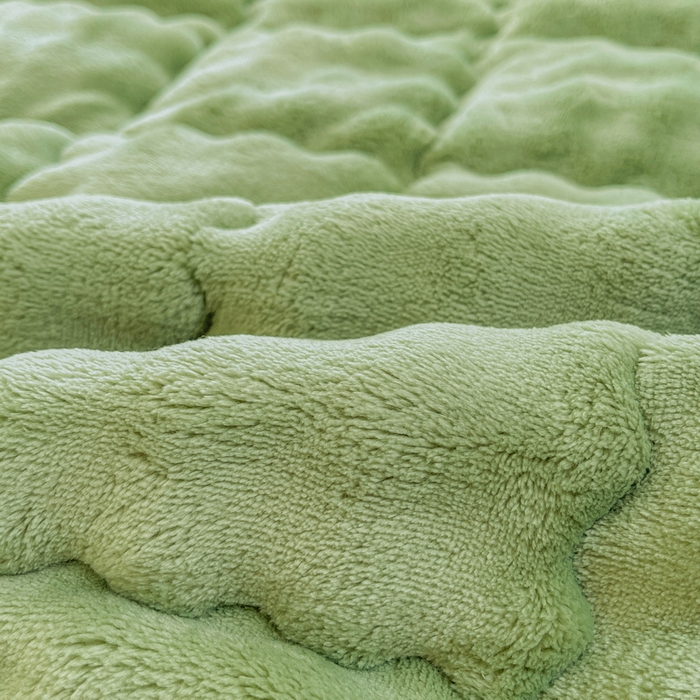 91家纺网 家纺一手货源 找家纺 奇丝雅 2025新款A类牛奶绒泡泡绒床褥床垫床盖兔毛绒家用学生宿舍上下铺寝室褥子软垫床护垫夹棉（大床）场景二 清新绿