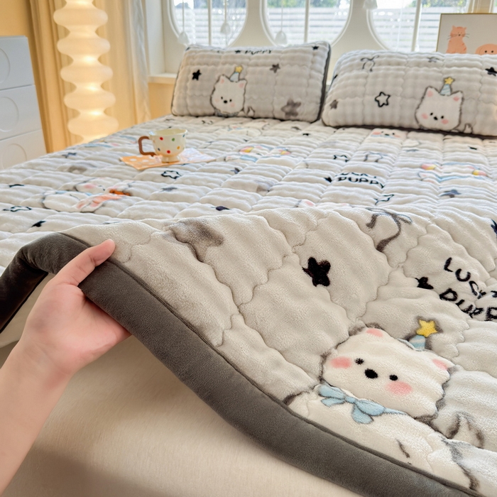 91家纺网 家纺一手货源 找家纺 （总）奇丝雅 2025新款A类牛奶绒泡泡绒床褥床垫床盖兔毛绒家用学生宿舍上下铺寝室褥子软垫床护垫夹棉（大床）场景二
